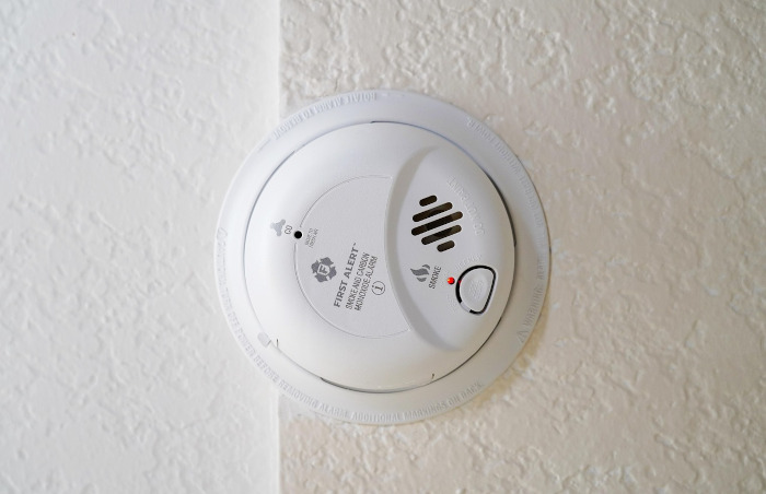 smoke detector on ceiling