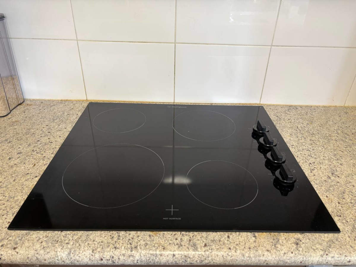 Electric cooktop installed by ALLEC